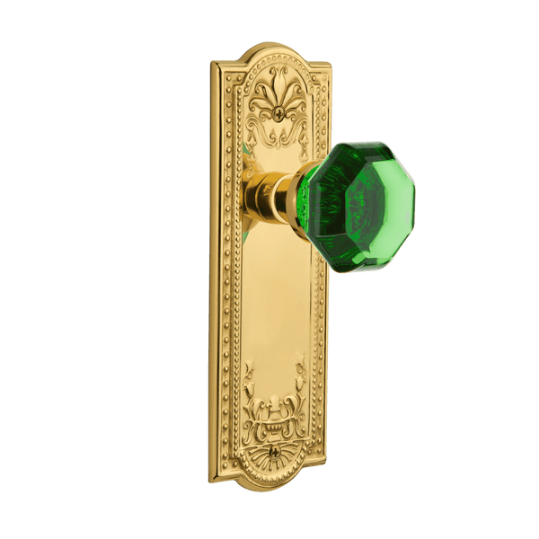 Meadows Long Plate with Emerald Waldorf Knob in Polished Brass